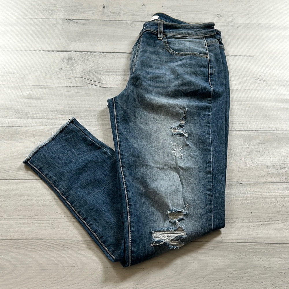 KanCan Distressed Jeans‎ Sz 32 / 28” inseam